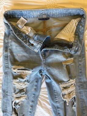 American Eagle Outfitters Lt Blue Distressed & RIPPED HIGHEST RISE JEGGINGS. 4